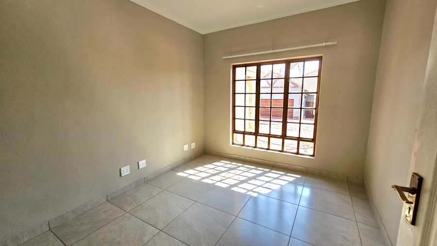 To Let 3 Bedroom Property for Rent in Meerhof North West